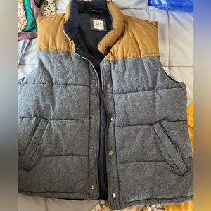 GAP men’s puffer vest Size xl